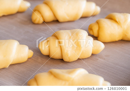 形狀未烘烤的麵包 126810001