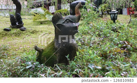 有石像的花園 126810983