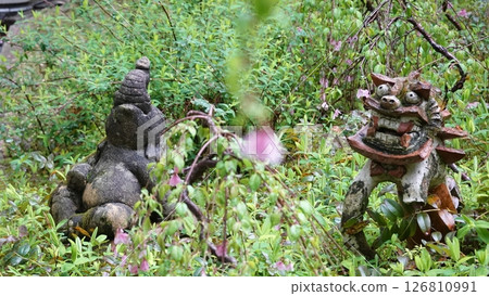 有石像的花園 有石像的花園 126810991