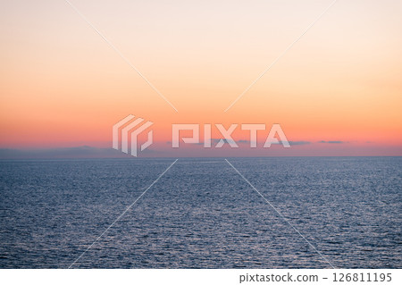 [Just before sunrise from the Sunflower bound for Sapporo Oarai] 126811195