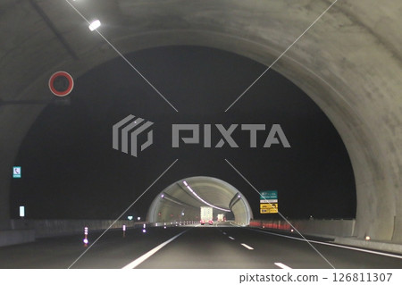 夜間巡航、富澤隧道、新東名高速公路 [靜岡縣靜岡市] 126811307