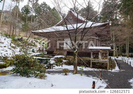 Winter at Sanzen-in Temple, Kyoto - Ojo Gokuraku-in Temple Winter at Sanzen-in Temple, Kyoto - Ojo Gokuraku-in Temple 126812571