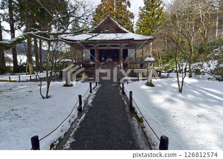 Winter at Sanzen-in Temple, Kyoto - Ojo Gokuraku-in Temple 126812574