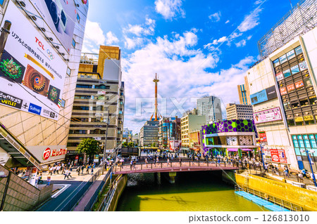 6 月 1 日，日本橫濱城市景觀。橫濱車站前的橫濱生活與南幸木橋景觀（2025） 126813010