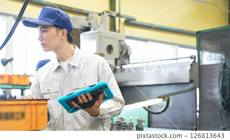 Worker using a tablet PC in a factory 126813643