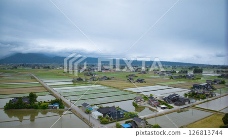 Rice planting has begun on the Kurobe River alluvial fan in Nyuzen Town, Toyama Prefecture 126813744