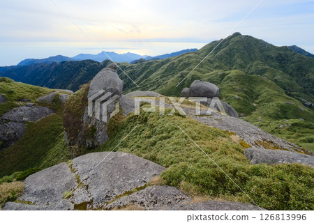 從屋久島長田山眺望宮之浦山 126813996