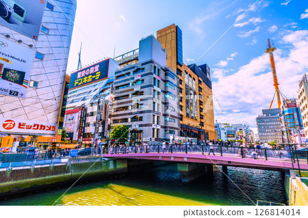 6 月 1 日,日本橫濱城市景觀。橫濱車站前的橫濱生活與南幸木橋景觀(2025) 6 月 1 日,日本橫濱城市景觀。橫濱車站前的橫濱生活與南幸木橋景觀(2025) 126814014