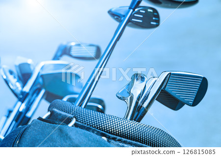 高爾夫球場與美麗新鮮的綠草 高爾夫球場與美麗新鮮的綠草 126815085