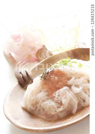 Shirataki noodles with cod roe sauce Shirataki noodles with cod roe sauce 126815218