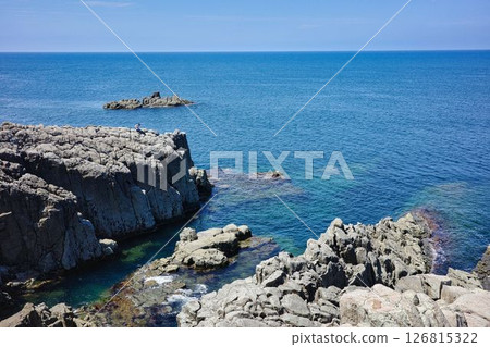 Tojinbo overlooking the Sea of Japan 126815322