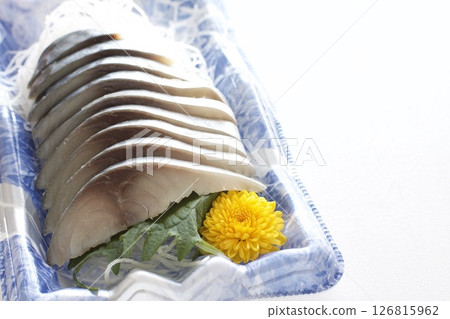 醃鯖魚作為配菜 醃鯖魚作為配菜 126815962