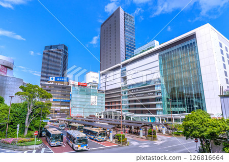 6 月 1 日，日本橫濱城市景觀。橫濱站、JR橫濱塔等的景色。 126816664