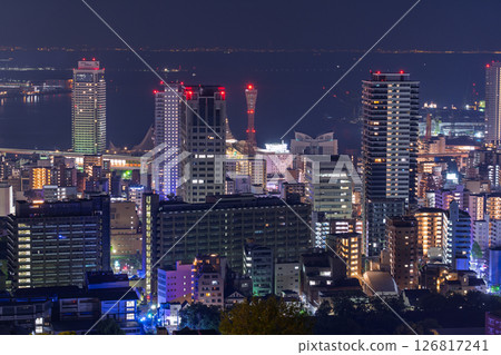 《兵庫縣》神戶維納斯橋與諏訪山公園展望台的夜景 《兵庫縣》神戶維納斯橋與諏訪山公園展望台的夜景 126817241