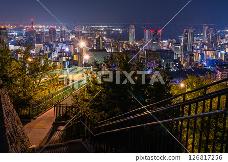 《兵庫縣》神戶維納斯橋與諏訪山公園展望台的夜景 126817256