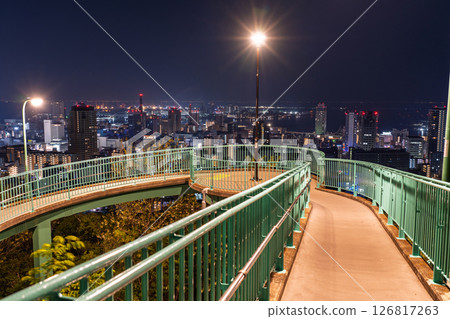 《兵庫縣》神戶維納斯橋與諏訪山公園展望台的夜景 126817263