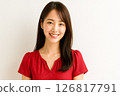 身穿紅色 T 恤的日本女性 126817791