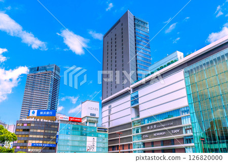6 月 1 日,日本橫濱城市景觀。橫濱站、JR橫濱塔等的景色。 6 月 1 日,日本橫濱城市景觀。橫濱站、JR橫濱塔等的景色。 126820000