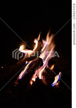 營地的篝火晚會 126821418