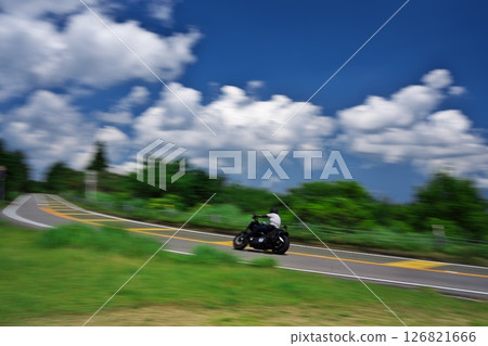 Aoyama Plateau in early summer: A motorbike touring under white clouds and blue skies 126821666
