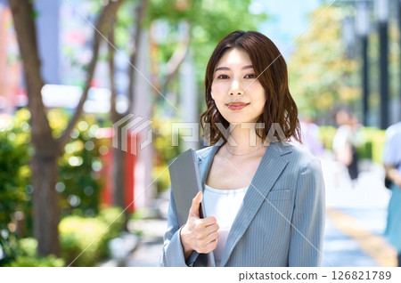 Stylish business woman commuting 126821789