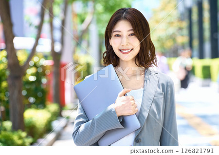 Stylish business woman commuting 126821791