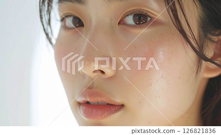 特寫鏡頭：一位皮膚光彩照人的日本女性 126821836