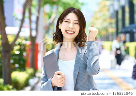 筆記本電腦業務的女人 126821846