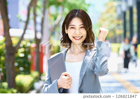 筆記本電腦業務的女人 126821847