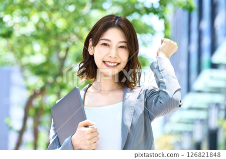 Business woman with laptop Business woman with laptop 126821848