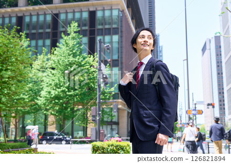 穿西裝上班的商人 126821894