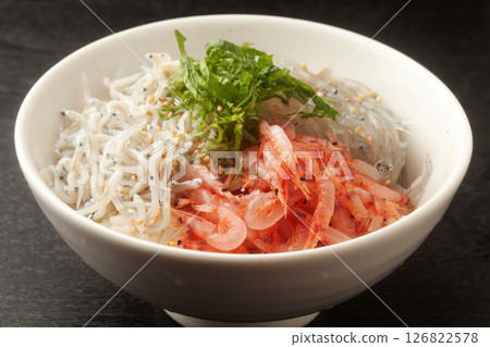 煮銀魚、生銀魚、櫻花蝦蓋飯 煮銀魚、生銀魚、櫻花蝦蓋飯 126822578