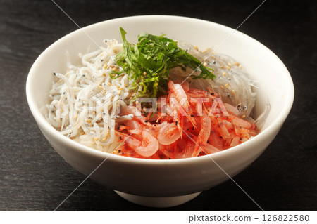 Boiled whitebait, raw whitebait and cherry shrimp rice bowl Boiled whitebait, raw whitebait and cherry shrimp rice bowl 126822580