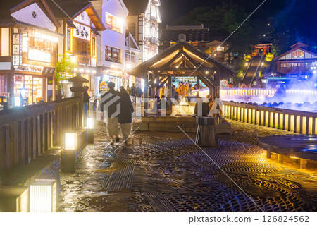 草津溫泉：溫泉街的夜景 126824562