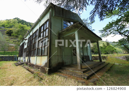 兵庫縣朝來市舊神子畑小學體育館 126824908