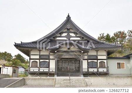 拍攝北海道函館春天的鐮內山明寺寺院 拍攝北海道函館春天的鐮內山明寺寺院 126827712