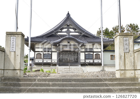 拍攝北海道函館春天的鐮內山明寺寺院 126827720