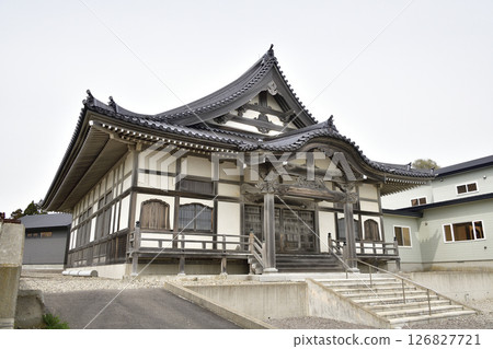 拍攝北海道函館春天的鐮內山明寺寺院 拍攝北海道函館春天的鐮內山明寺寺院 126827721