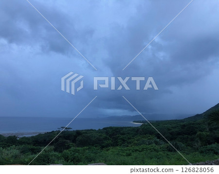 石垣島：海上的雨 126828056