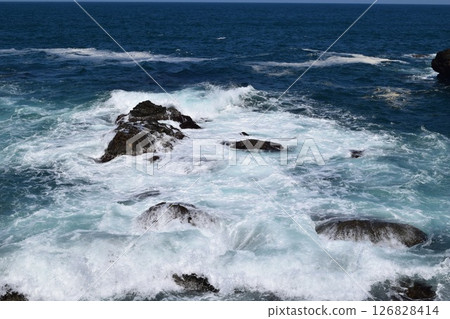 Rough waves of Shonai beach Sea of Japan 126828414