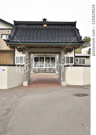 拍攝北海道函館春季的莊嚴寺院內 126829026