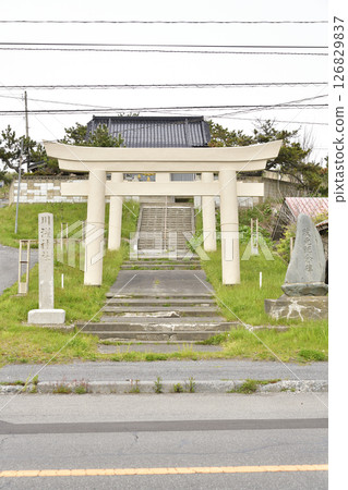 Photographing the grounds of Kawataku Shrine in Hakodate, Hokkaido in spring Photographing the grounds of Kawataku Shrine in Hakodate, Hokkaido in spring 126829837