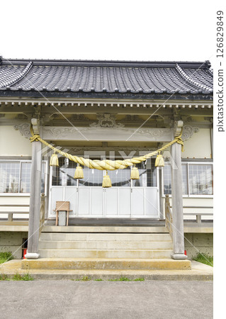 春天拍攝北海道函館川滝神社的庭院 126829849