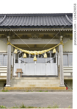 Photographing the grounds of Kawataku Shrine in Hakodate, Hokkaido in spring 126829858