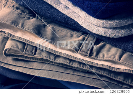 折疊並堆疊的衣服 126829905