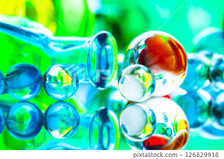 Many marbles 126829918