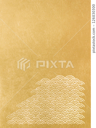 Japanese pattern background with texture of gold leaf of Seigaiha (background material) Gold leaf and white 126830300