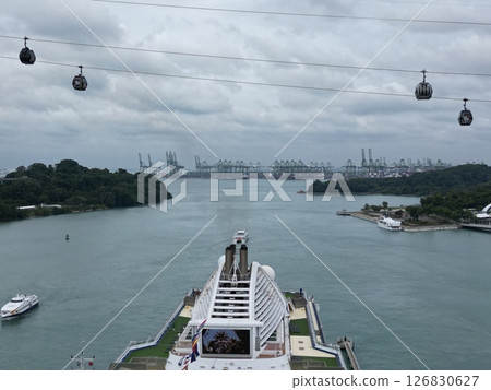 新加坡港鳥瞰圖，大型遊輪的停靠港 126830627