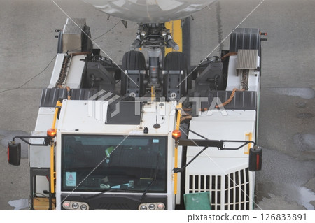 飛機拖車 飛機拖車 126833891