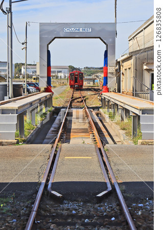 Trains stopping at the Heisei Chikuho Railway Depot in Tagawa County, Fukuoka Prefecture 126835808